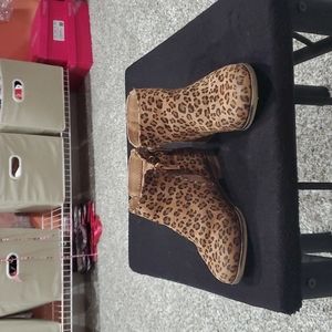 Girls leopard booties